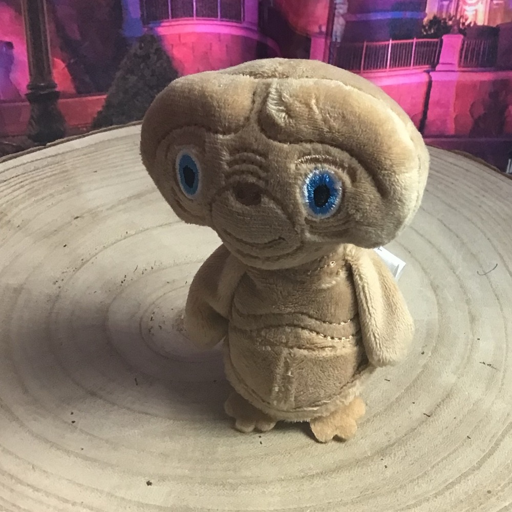 E.T. Extra Terrestrial universal studios plush 5 inches-preowned